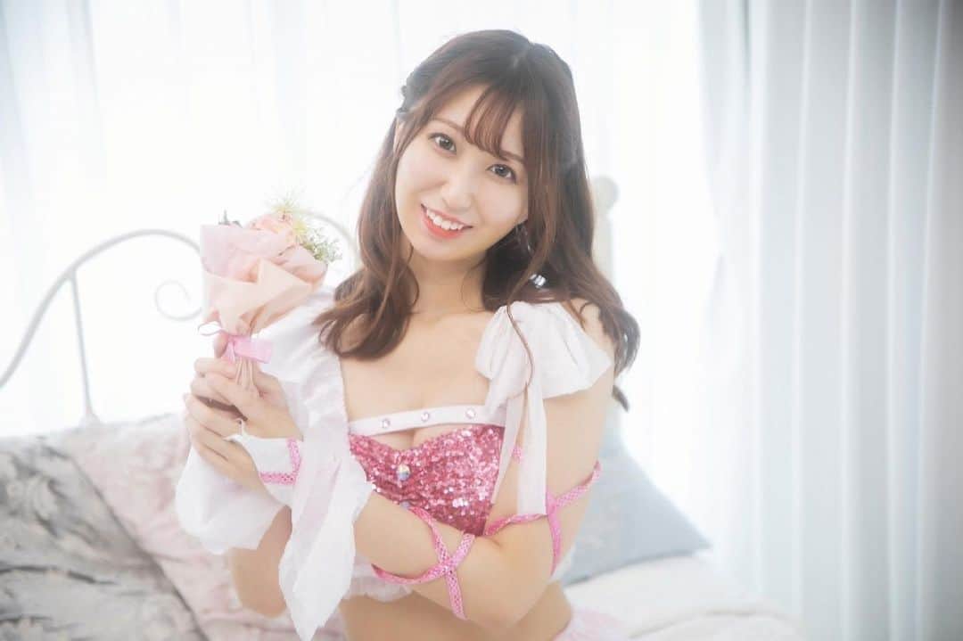 のインスタグラム：「I turned 24 years old today!!!!! I'm so happy to meet you all🧸💗  #AEW #Riho #24yearsold」