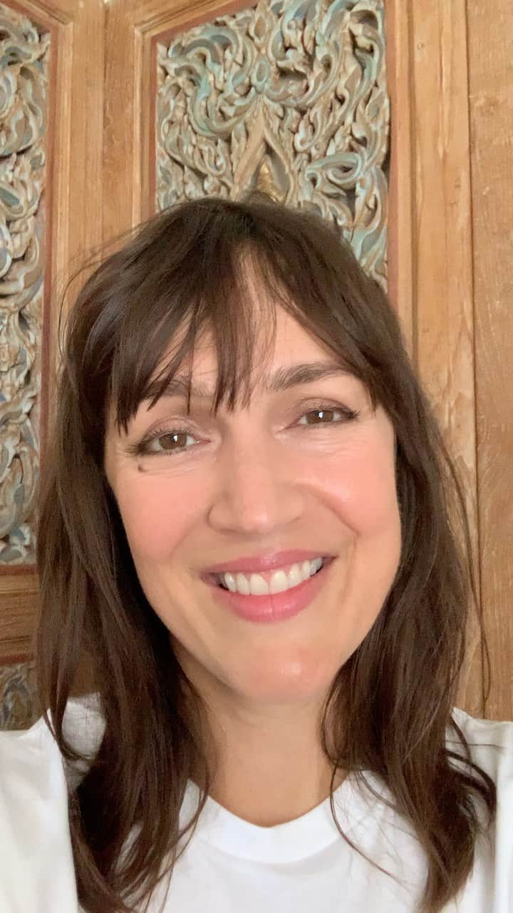 レスリー・フェラのインスタグラム：「Please join me for Pacific Resident Theatre’s Sondheim Cabaret Benefit. ONE NIGHT ONLY —Saturday, JUNE 5!! The festivities begin online at 4PM and the cabaret begins at 5PM. Follow the link in bio to donate (suggested $20) and receive the Zoom link. The benefit supports @pacificresidenttheatre, one of my theatre homes in LA. Thank you for the support. Love 💕 y’all!!」