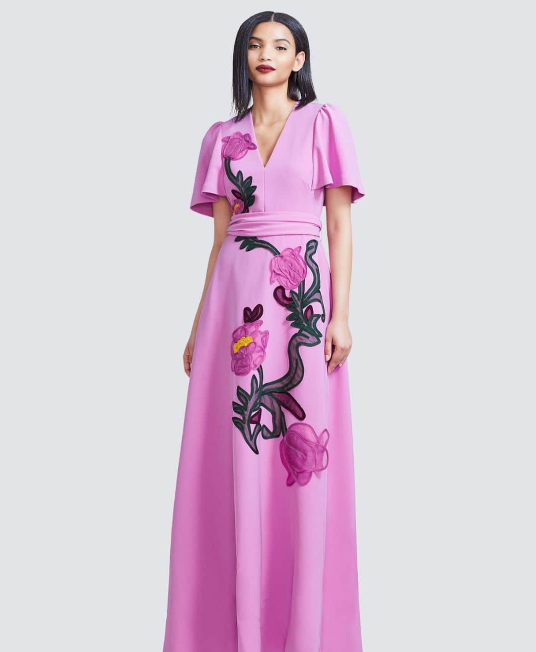 レラローズのインスタグラム：「The gown you’ve been searching for just launched online ✨ Tap to shop our Floral Embroidered Fluid Crepe Flutter Sleeve Gown」