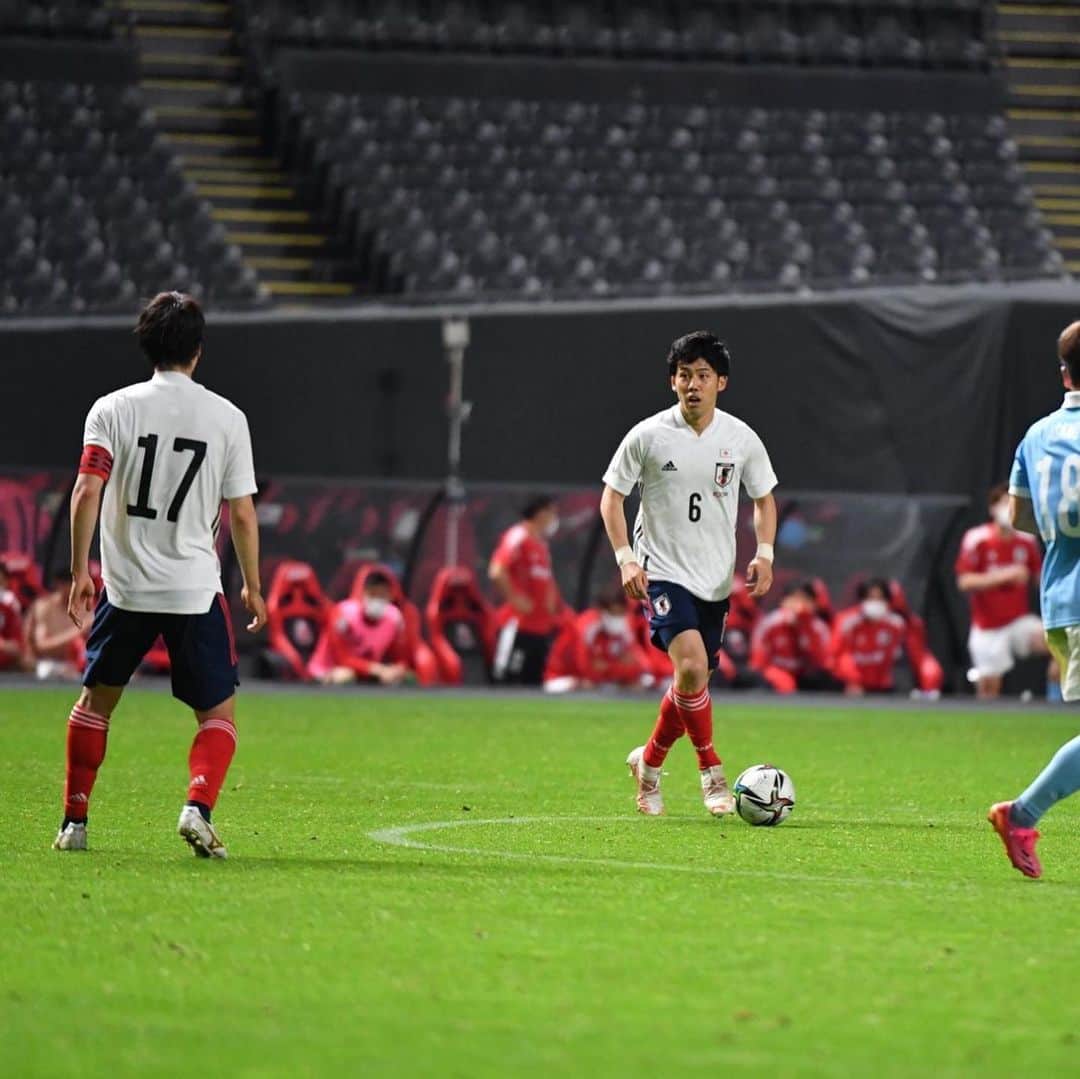 遠藤航のインスタグラム：「. 日本代表🇯🇵vs U-24日本代表🇯🇵 「良いレッスンだった」で終わらせないように、チームとして成長する姿をみんなで見せよう。 オーバーエイジとして出来ることを全力で。 . #U24日本代表 #オーバーエイジ #🇯🇵 #東京オリンピック #サッカー #⚽  #デュエル #遠藤航 . #tokyoolympic #football #team」