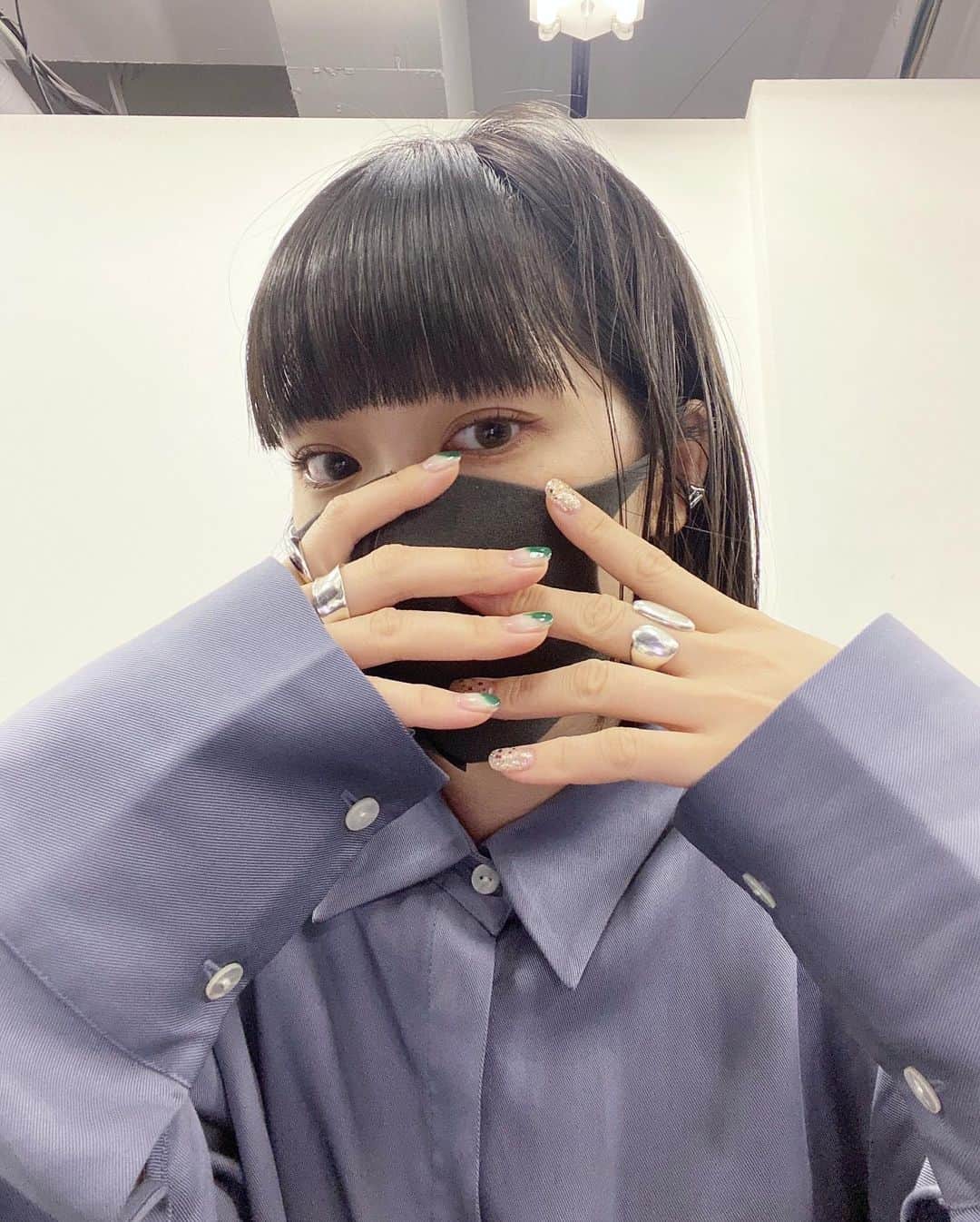 金澤葵さんのインスタグラム写真 - (金澤葵Instagram)「新しいネイルが可愛い☁️  大好きなグリーンと、キラキラ. (グリーンとブルーしがちです☺︎)  #nails #シンプルネイル」6月4日 10時59分 - aoi_kanazawa