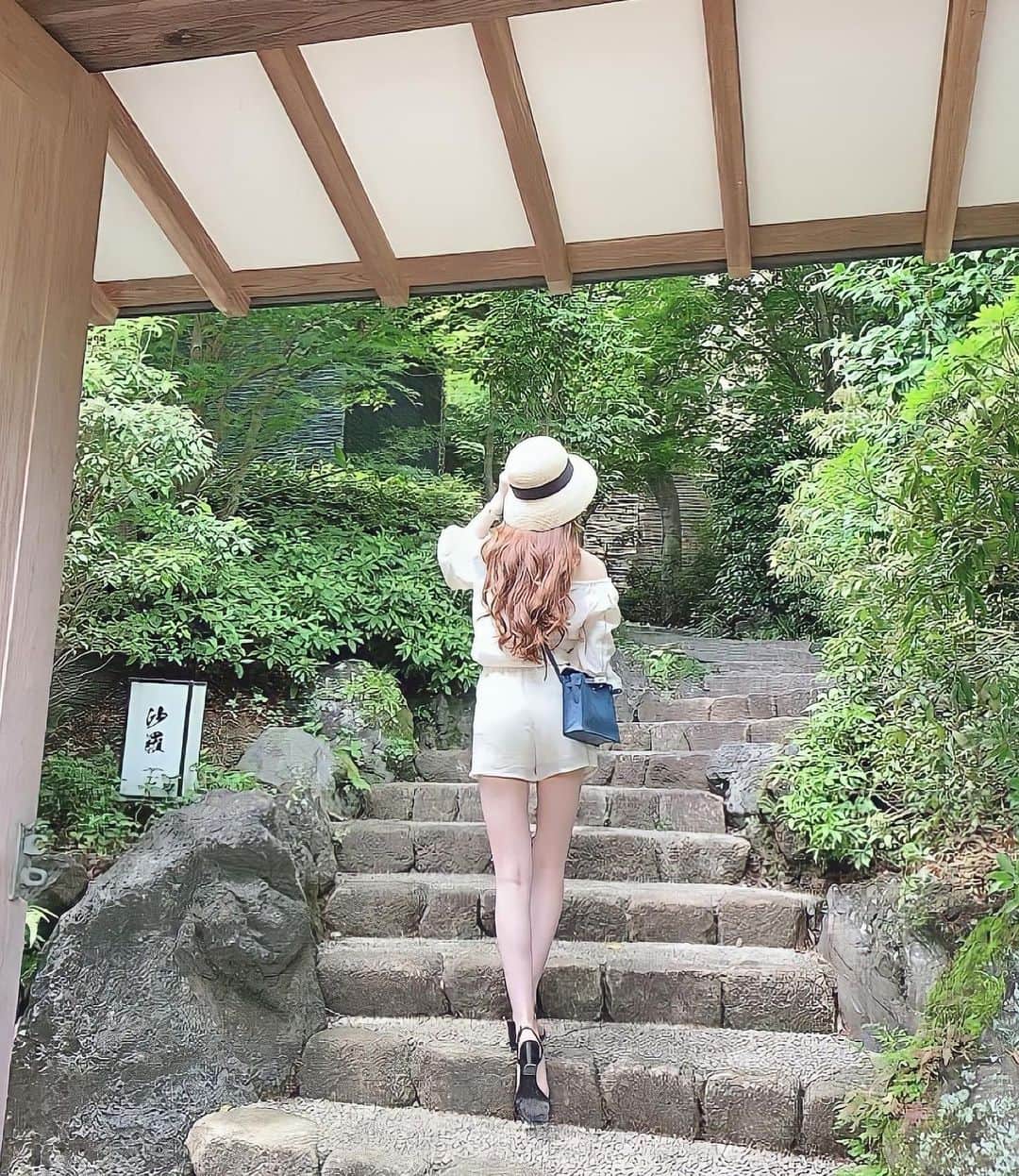 石田安奈さんのインスタグラム写真 - (石田安奈Instagram)「プールも温泉もあってここは2泊くらいしたくなったなぁ〜🥺💕 なんせ部屋が広くて沢山撮影できて嬉しかった💖  プールも温水だったから起きてすぐプールに💕💕💕  #ファッション#旅館#夏＃ヴィラ#プール#静岡＃坐漁荘#温泉#onsen #hotsprings #hotspring #photo_jpn #japan_of_insta #beautiful Japan#instajapan #forestbathing #japantravl#japan_photo#japantrip#mieprefecture」6月4日 11時28分 - annaishida_0527