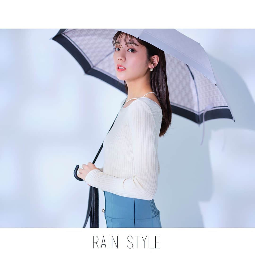 ロイヤルパーティーさんのインスタグラム写真 - (ロイヤルパーティーInstagram)「. 【RAIN STYLE】 . 雨でもオシャレを楽しみたい！ 快適に過ごせて気分も上がる 雨の日におすすめシリーズが登場❤︎ ーーーーーーーーーーーーーーーーーーーーーーーーー  ✔︎ウォッシャブルリブニットカーディガン ¥4,290 ▷WEB 6/5(土)発売開始 ▷店舗 6/6(日)発売開始 . ✔︎マルチボタンスカート ¥7,490 ▷WEB店舗　6月中旬入荷予定 . ーーーーーーーーーーーーーーーーーーーーーーーーー . . #ROYALPARTY#ロイヤルパーティー#fashion#spring#summer#梅雨#雨の日コーデ #雨 #ウォッシャブル #貴島明日香」6月4日 12時06分 - royalparty_official