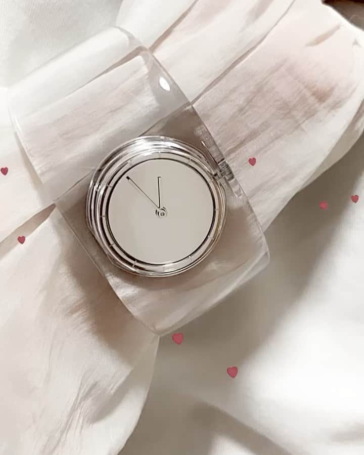 松本莉恋のインスタグラム：「．  自分への誕生日プレゼント^._.^🤍  ずっとずっと欲しくて、やっとゲットできた、、！！ 19さいおめでとうわたし✌🏻  #isseymiyake #isseymiyakewatch」