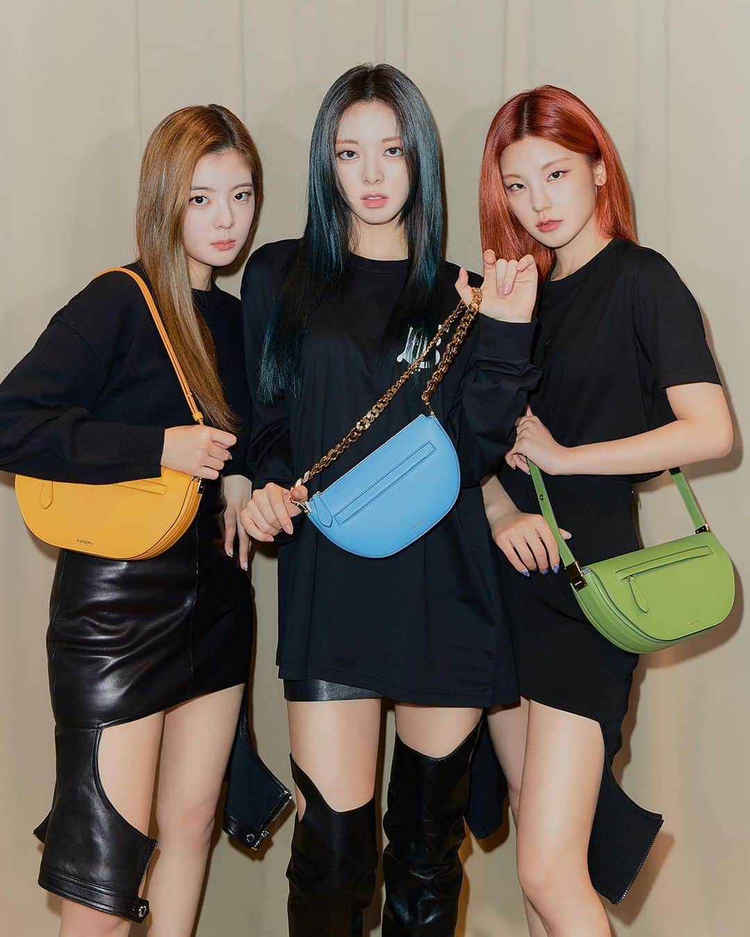 ITZYさんのインスタグラム写真 - (ITZYInstagram)「#AD #Burberry #TheOlympiaBag」6月4日 15時29分 - itzy.all.in.us