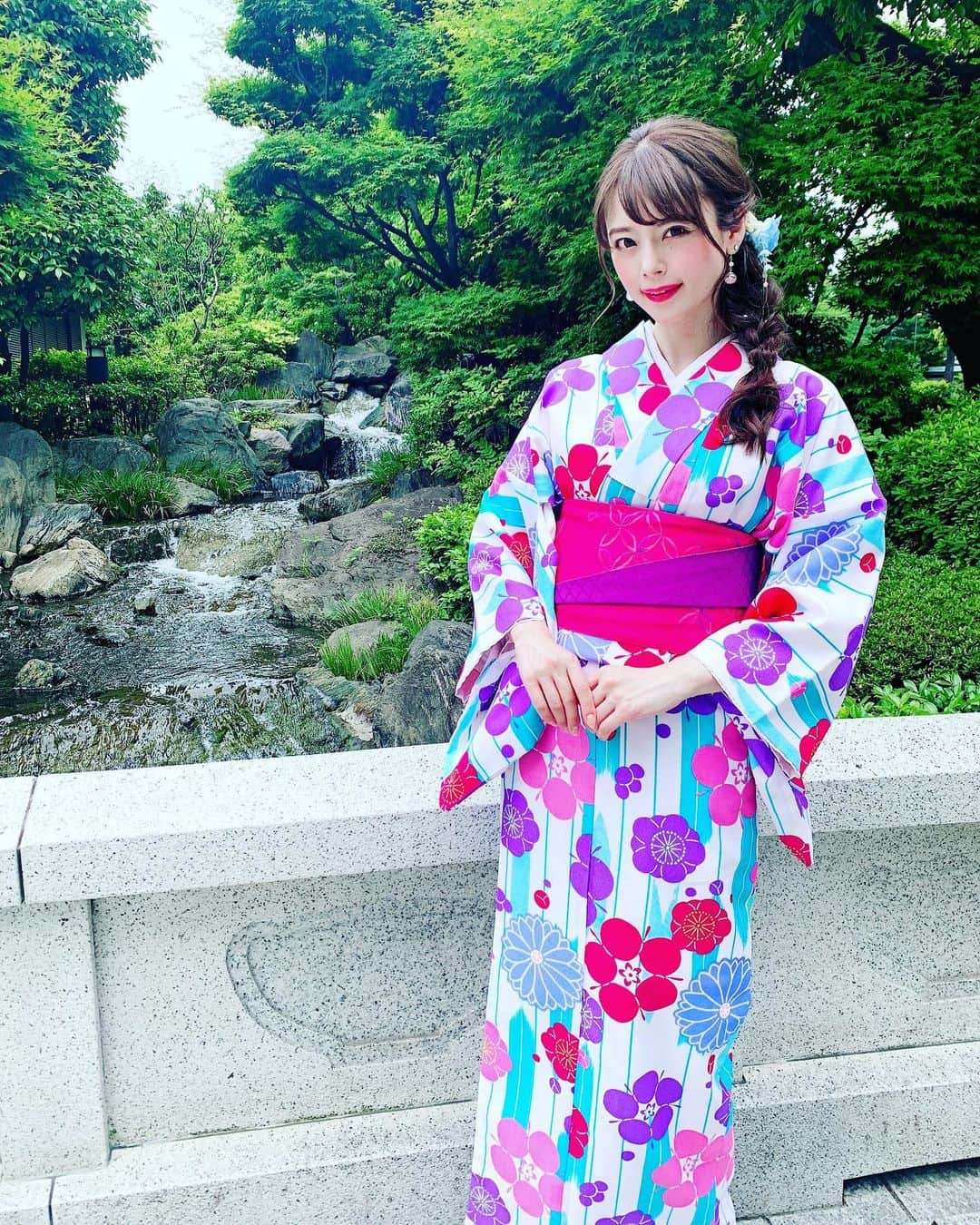 羽瀬萌さんのインスタグラム写真 - (羽瀬萌Instagram)「着物に滝が合う😍 ほぼ全身です😌  #浅草　#浅草撮影　#浅草グルメ  #浅草着物レンタル  #着物レンタル  #🍓　#いちご飴　#映え　#映え写真  #撮影会　#撮影会モデル  #撮影会イベント  #撮影　#モデル  #撮影会好きな人と繋がりたい  #ヘアアレンジ　#三つ編みアレンジ  #ヘアメイク　#レースクイーン  #レースクイーン撮影会  #レースクイーン 写真部」6月4日 15時48分 - megugumigumi