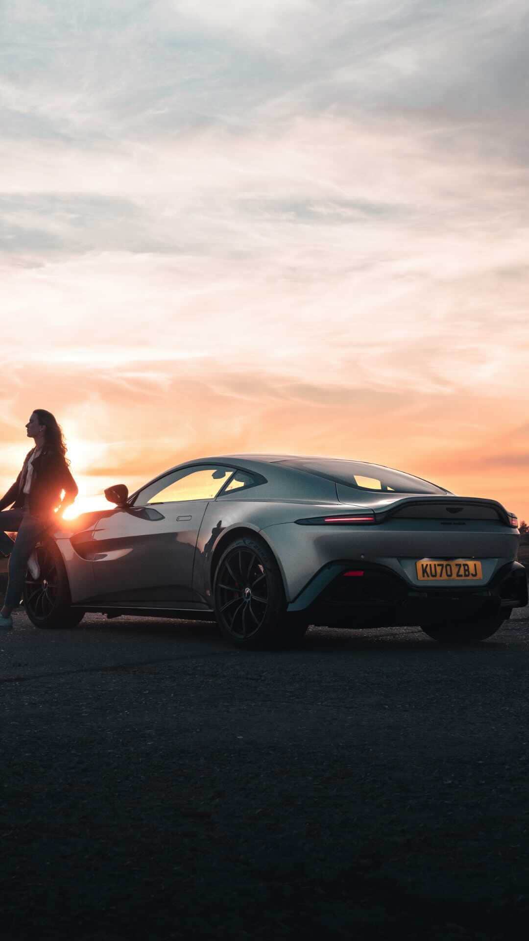 アストンマーチンのインスタグラム：「Own the open road.  Vantage deserves to be driven.  📸 @alex_stead  #AstonMartin #Vantage」
