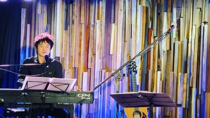間慎太郎のインスタグラム：「#この街に背を向けて #間慎太郎  #ピアノ」