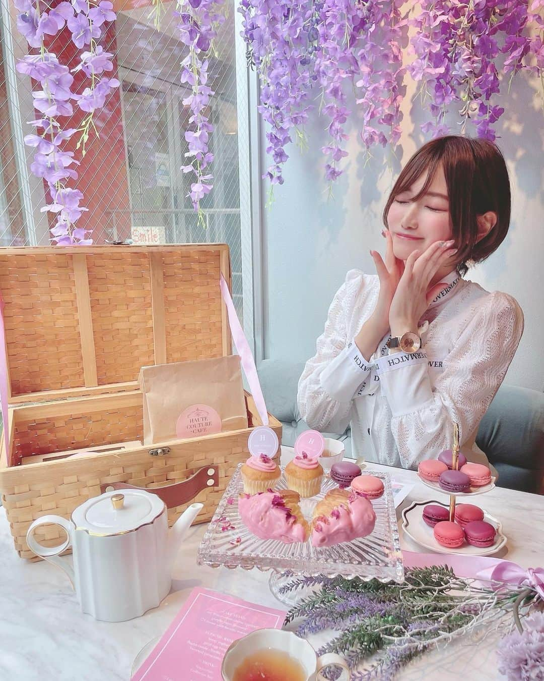 相良ましろさんのインスタグラム写真 - (相良ましろInstagram)「purple picnic afternoontea💜  友達に誘ってもらって行ってきたよ💠  藤の花がたくさんで可愛かった🤣♡ 幻想的な空間でした🍇 . TOPSは @selectshop_vivantjolie の、可愛いでしょ💠 . #hautecouturecafe #gingergardenaoyama #アフターヌーンティー #東京カフェ #中目黒カフェ #カフェ好きな人と繋がりたい #コスプレイヤー #グラビア #グラビアアイドル #モデル #ショートヘア #ショートカット #ふわふわヘア #ビジョビ #女子力向上委員会 #女子力向上計画 #shorthair #cosplay #cosplayer #gravure #shortcut #shorthair #instagood  #instafashion #selfie #kawaiigirl #japanesegirl #model」6月4日 18時32分 - mashiro_sagara