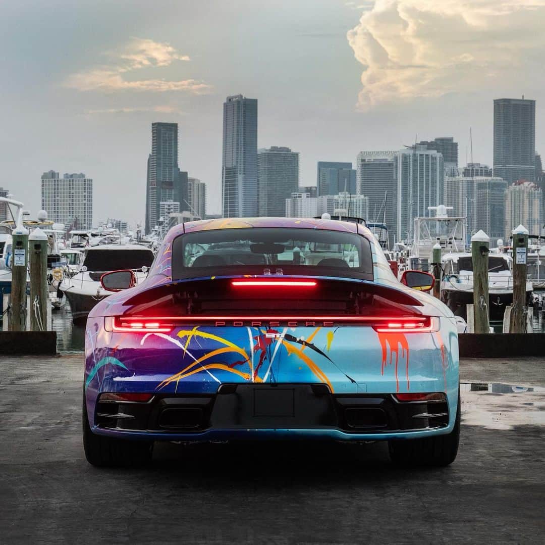 CarsWithoutLimitsさんのインスタグラム写真 - (CarsWithoutLimitsInstagram)「@richbcaliente #NFT  Porsche art car @rbc9eleven - goes on auction June 4th #CarsWithoutLimits #Porsche #911 #RichBCaliente」6月5日 0時14分 - carswithoutlimits