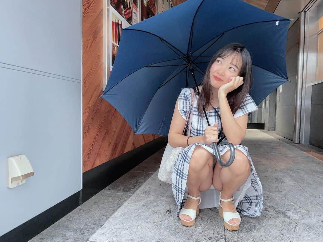 藍沢梨夏さんのインスタグラム写真 - (藍沢梨夏Instagram)「お疲れ様！雨止むまで.. りったんと一緒に雨宿りしませんか？☔️  #チラリズム探究家  #gravure  #umbrella  #tokyogirl  #チェック柄  #梅雨  #フェチ  #グラビア」6月4日 19時01分 - rika.aisawa