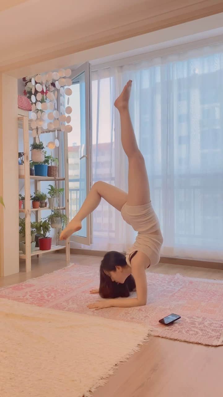 sanga yoginiのインスタグラム：「🍯」