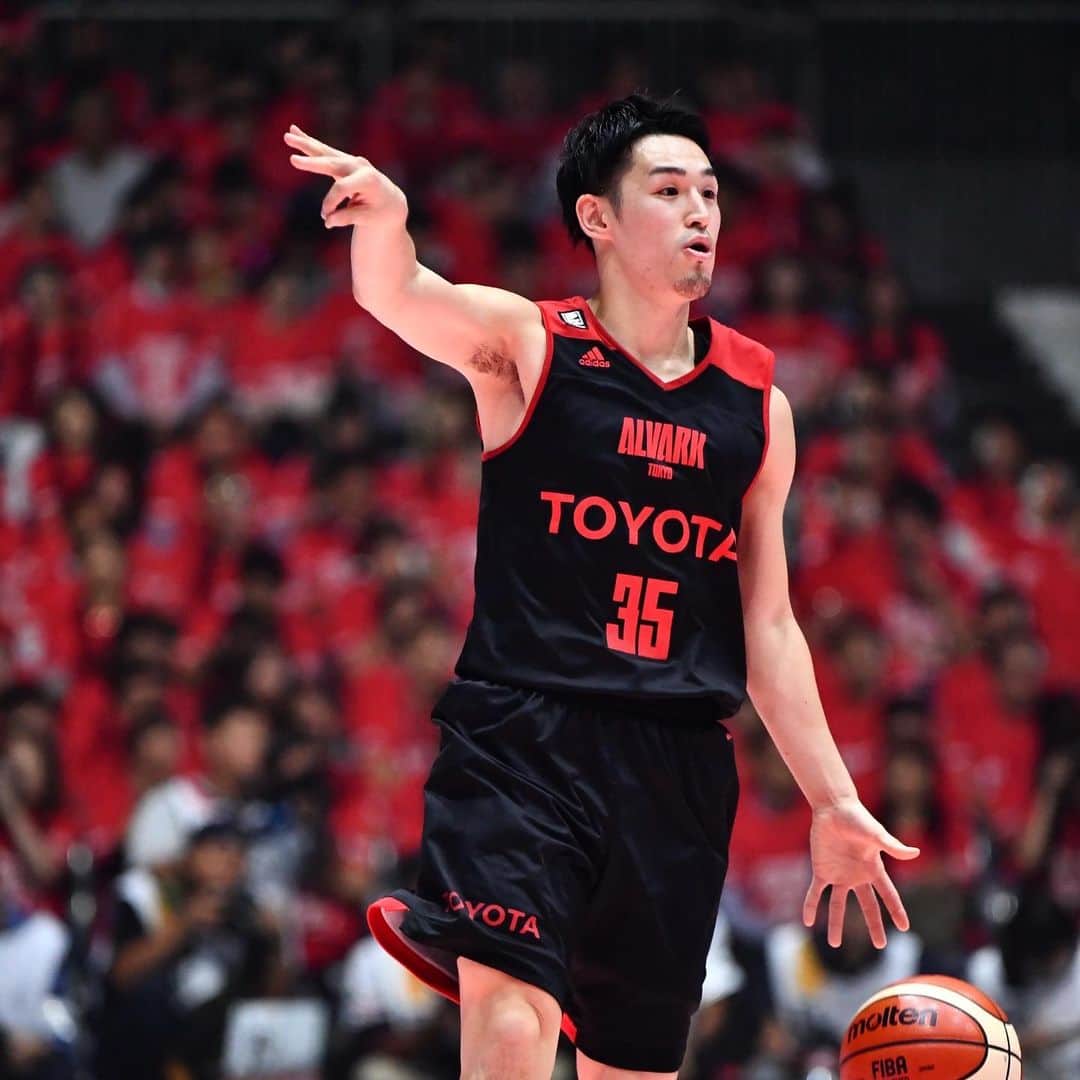 田中大貴のインスタグラム：「現役生活お疲れ様でした。 同じチームの時もそうでない時も自分にとってかなり大きな存在でした。 感謝しかないです。 Thank you # 35」