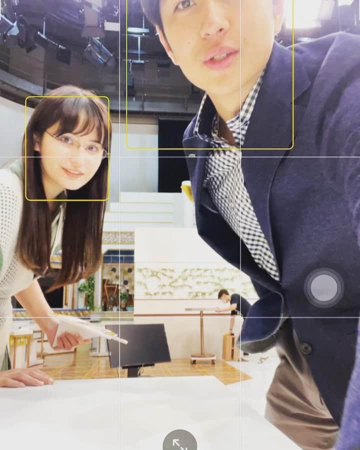 のインスタグラム：「本日も#7スタライブ ご覧いただきありがとうございました。 今回は、池谷さんと内カメラのタイマー撮影から隠れるというチャレンジをしました。 二人とも上手に隠れられませんでしたが、いつかリベンジします…！  撮影時のみマスク外しております。  #テレ東　 #アナウンサー #池谷実悠 先輩 #島田一輝 #かくれんぼチャレンジ #失敗…」