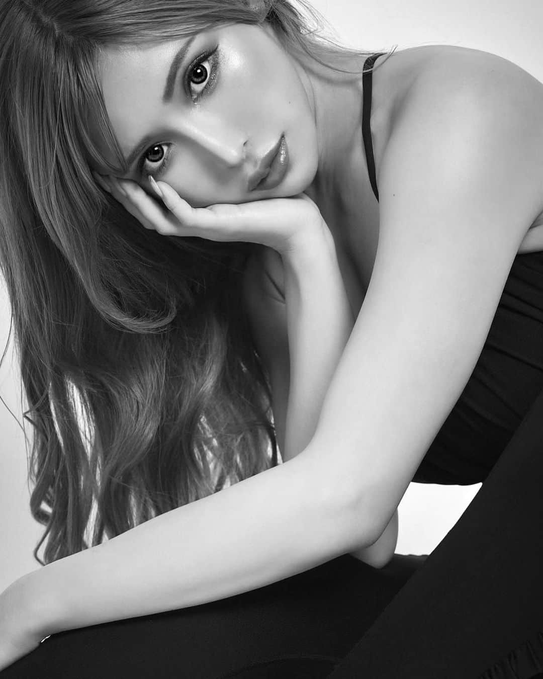 のインスタグラム：「IRAL《 @iral_official 》全面リニューアル&4周年まであと少し☺️🖤🖤  楽しみに準備中です✨🎪  #iral #アイラル #fitnesswear」