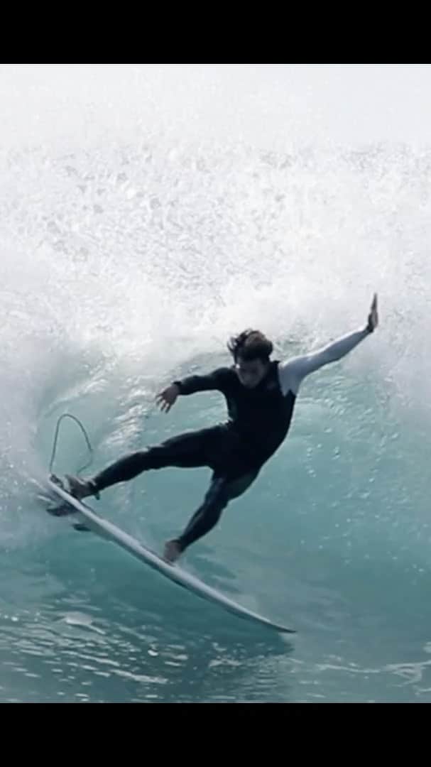 山中海輝のインスタグラム：「I've been using @303surfboards Flying-4 model for any waves last 6month. and it's working so good.   Flying-4modelを乗ってサーフィンした先月の四国。動画を作ったのでぜひご覧ください✨  🎥 @eiki_akiyama & @hajime__made  #shikoku #surfing #surf #surfvideo #japan #surfskate」