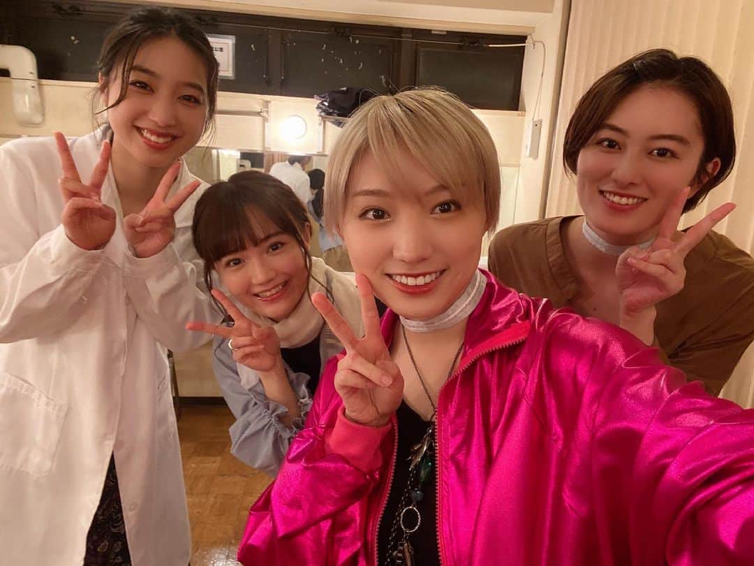 坂東希のインスタグラム：「This is a お感情博士！ 初日終わりました！！ お客さんいるだけで感動してしまいました。 嬉しい。 皆さんきていただき配信も観ていただきありがとうございました！  じょしーず！ ほぼほぼ同世代なので楽屋で緊張で独り言が収まらなくてもみんな優しいです。笑  明日も頑張るぞ💪🏻」