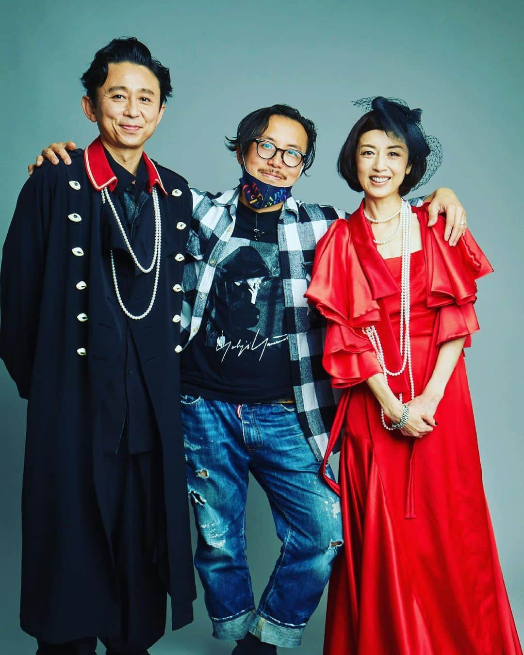 高岡早紀 さんのインスタグラム写真 - (高岡早紀 Instagram)「今夜は　"有吉クイズ" 隠れゲストとして出演させてる頂きました。 レスリーに有吉さんと一緒に写真を撮って貰う企画。 こんな機会2度とないよね〜って楽しんじゃった❣️  #有吉クイズ　#lesliekee  #mikimoto #yojiyamamoto #魔性ですか　#kadokawa」6月4日 22時07分 - saki_takaoka