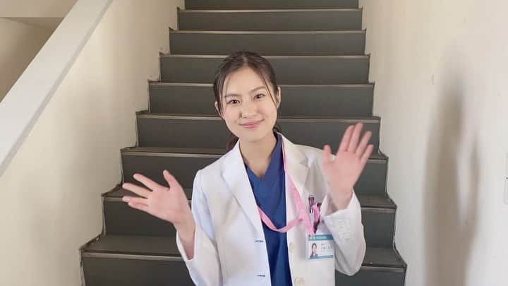 のインスタグラム：「.  ／  #泣くな研修医 第7話放送まで あと【14時間】🪄  ＼  今夜はハンカチかティッシュを用意して ご覧いただくことをお勧めします…！😭  それぞれの想いと成長を 受け取ってください…！  #恒松祐里 #テレビ朝日 #いよいよ #タイトル回収？  .」