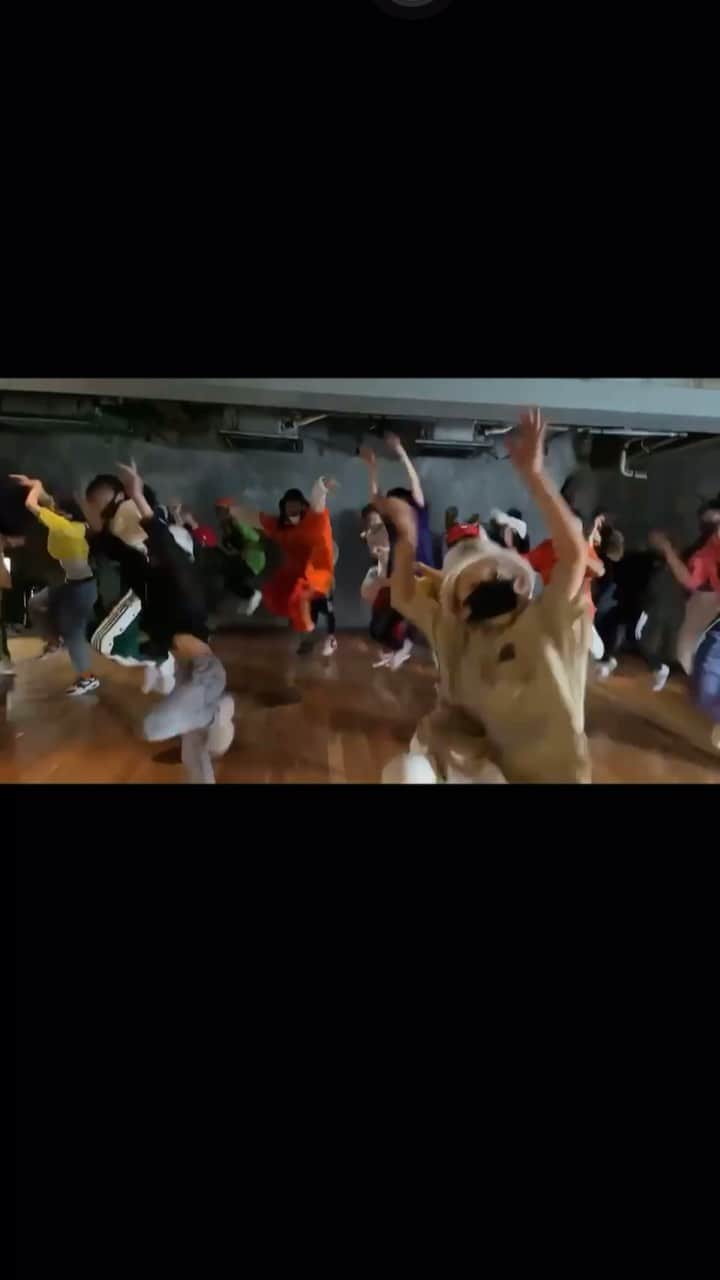 あっこのインスタグラム：「AKKOGORILLA 「DON'T PUSH ME feat.Moment Joon」DANCE🔥🔥🔥Super coooooool😭🔥🔥🔥🔥🔥」