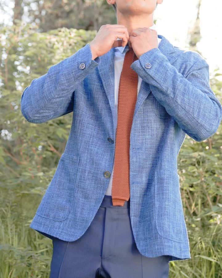 カナーリのインスタグラム：「The #CanaliShacket becomes the ultimate multi-tasking garment to dress up your look with ease or dress it down in a dapper mood. As seen on @esquireitalia. #Canali1934」