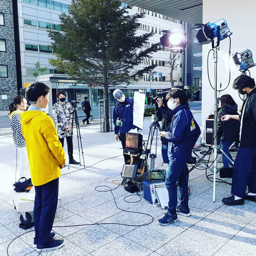 北海道テレビ「イチオシ！モーニング」さんのインスタグラム写真 - (北海道テレビ「イチオシ！モーニング」Instagram)「#イチモニ のADとして、#平成ノブシコブシ#吉村崇 さんがまさかの登場！ 朝5時から準備やセッティングなど本気でお仕事をしていたんです。 カンペもしっかりと？書いてくださりました。 吉村さん、いつかスタジオADもお願いします！  #htb #吉村さんイチモニADの全貌は#オンラインサロン#御馬鹿会議#でいつか見られるかも#番組後の片付けもしてくださりました#ありがとうございます！」6月5日 9時35分 - htb_ichimoni