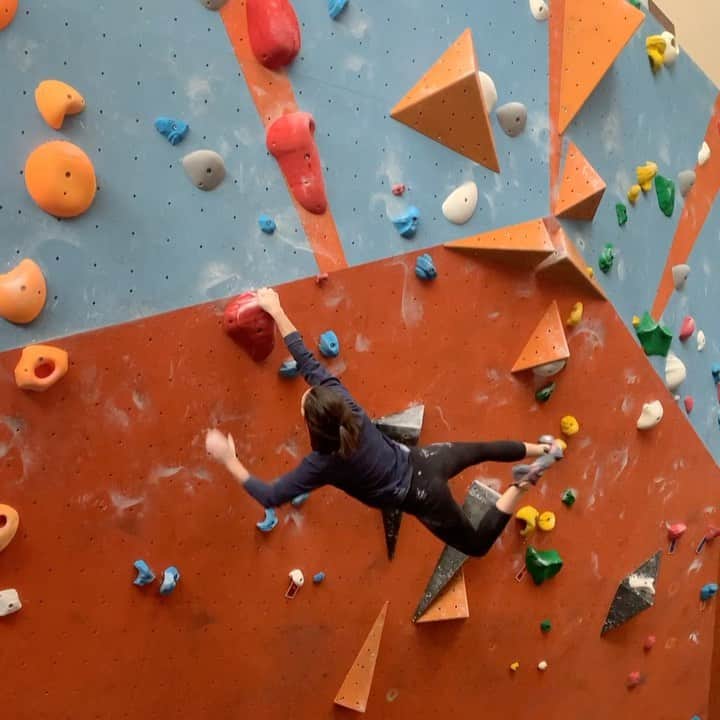 ジュリアン・ワームのインスタグラム：「How I’ll be jumping into reopening climbing gyms next week 🤩」