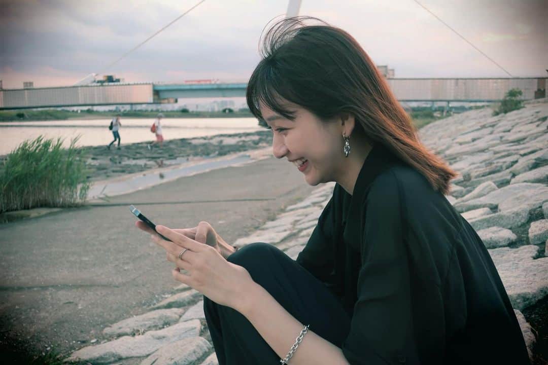 杉本愛里のインスタグラム：「友達がイヤリング作ってくれたん🤍」