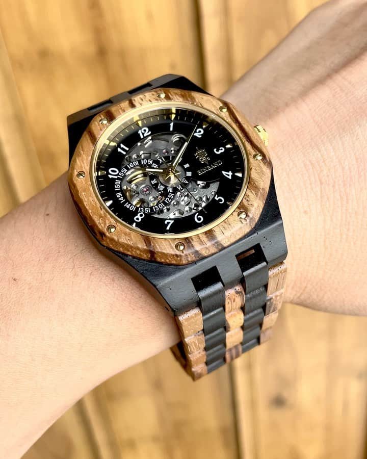 EINBAND -アインバンド-のインスタグラム：「.  NEW Automatic Wood Watch⌚️  新作の自動巻き木製腕時計Meteor(メテオール)はスケルトンになっているので機械式の動きを眺められます！  やっぱり自動巻きはいいですねー💯✨ 来週販売予定です👍👍👍  #EINBAND #木製腕時計 #オートマチックウッドウォッチ」