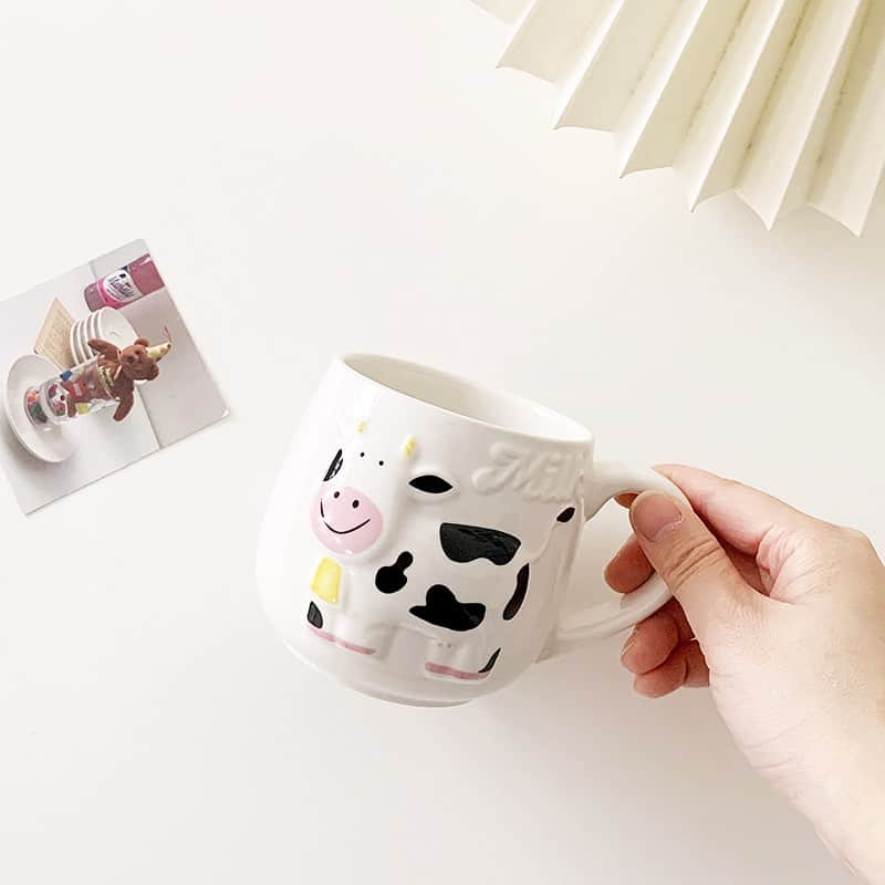 MOVE / ムーブのインスタグラム：「.  milk cow mug U0087  ¥ 3,000 税込  遊び心溢れるデザインマグ ポップでキャッチーな牛ちゃんが可愛い♡  tiktok限定！プレゼントキャンペーン実施中🎁 詳しくはtiktokにて「@unpetitpeu」で検索！  📱LINE友だち追加で¥500クーポンGET！ 詳しくはハイライトへ@unpetitpeu_official2  * * * * * * * * * * * * * * un petit peuは 「毎日にほんの少しのときめきを」 をテーマにインテリアやキッチン雑貨、ルームウェアなどおうち時間を楽しむアイテムを販売しております  是非webサイトもご覧下さい♪  @unpetitpeu_official2  * * * * * * * * * * * * * *  #unpetitpeu #アンプティプ #韓国雑貨屋 #韓国雑貨通販 #韓国食器 #sucle #おうちカフェごっこ #おうちカフェ部 #おうちカフェ風 #家カフェ #おこもり生活 #韓国インテリア雑貨 #sucle #roomgoods #おうち時間の過ごし方 #キッチン雑貨 #キッチンキッチン #ホームカフェ #ひとりごはんも楽しく #一人暮らしごはん #おうち韓国 #食器集め」