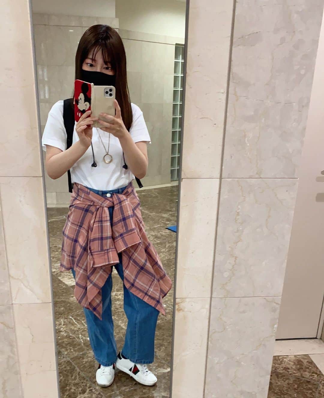 ヒラヤマンのインスタグラム：「今日のお洋服です。Tシャツ1500円くらいやった！安い！ #ootd #今から大阪へ」