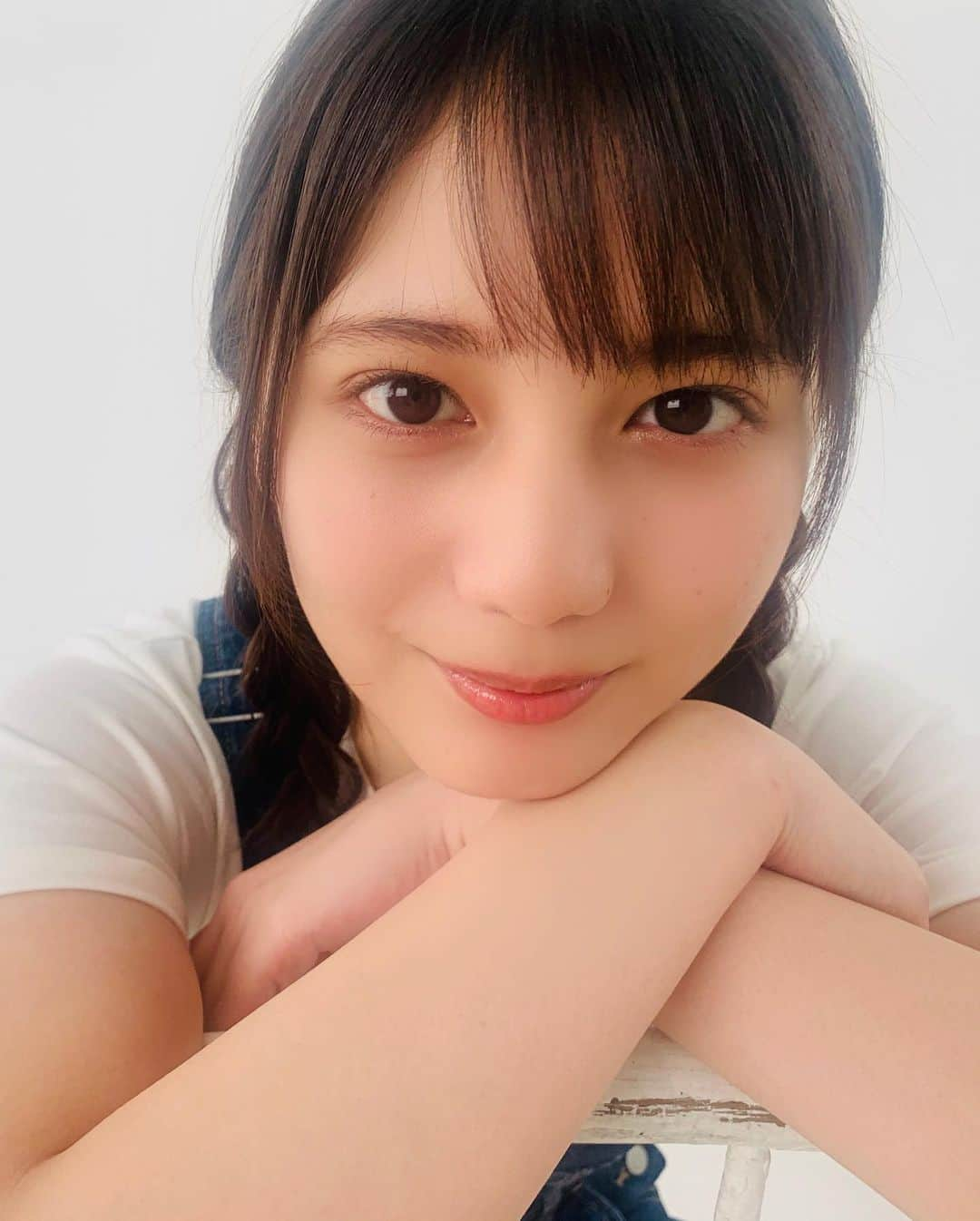 小坂菜緒さんのインスタグラム写真 - (小坂菜緒Instagram)「Twitter限定企画「#君は誰クイズ」撮影中のオフショをお届け！ ただいま第四問の答えをTwitterでこさかなが発表しておりますので、ぜひチェックしてくださいね🐟☀️ スワイプするとドアップのこさかなが見れますよう😍 #小坂菜緒1st写真集君は誰？ #小坂菜緒 #日向坂46」6月5日 12時00分 - kosakanatops