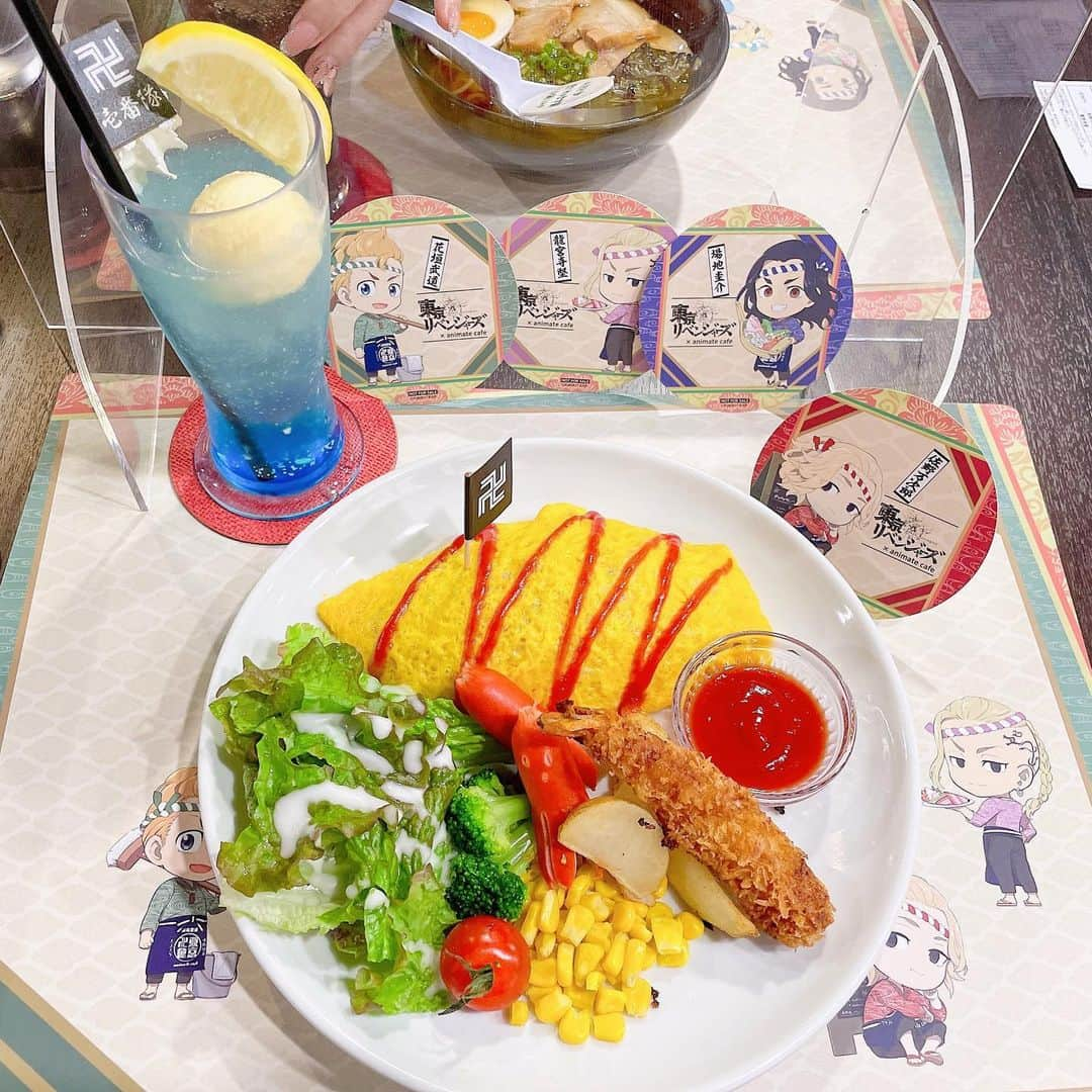 八鍬里美さんのインスタグラム写真 - (八鍬里美Instagram)「昨日東卍カフェ行ってきたのヽ(*´∀｀)ノ めっちゃ楽しかった〜😆❣️ マイキーの唯我独尊オムライスと千冬のレモネード😏✨ 静香ちゃんとペヤング半分コもアリだったな〜🥰💗💗 場地くんと千冬の関係いいよね😽  #東卍カフェ#東京卍リベンジャーズ#卍會#秋葉原#アニメイト#オムライス」6月5日 12時16分 - satomi_yakuwa