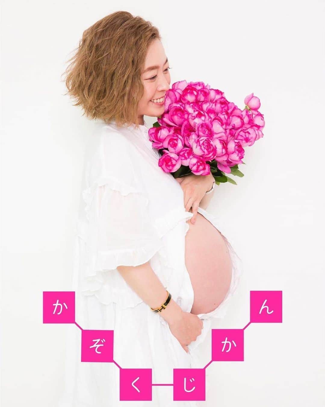 新田桂一のインスタグラム：「本当のプロのカメラマンが撮る写真です！ポートレート、ワンチャン、猫ちゃん、遺影、お見合い写真、753、なんでも撮ります！是非是非！予約してくださいね！よろしくお願いします！ご指名があれば、僕、新田桂一も撮るので、よろしくお願いします。愛ですよ！愛！ 予約が一杯の場合は少々お待ちくださいね！  かぞくじかんはじまります。  Repost from @kazoku_jikan_photo • .  家族の今を、 　プロが撮る。  #広告カメラマン #ファッションカメラマン #第一線フォトグラファー #本格撮影 #フォトグラファー #keiichinitta  #新田桂一 #ヘアメイク #yaenakayama #中山八恵 #かぞくじかん #家族 #家族写真 #ファミリーフォト #本当のプロが撮る家族写真 #かぞくじかん_フォト #familyphoto #家族  #ポートレート #マタニティフォト #マタニティ #baby」