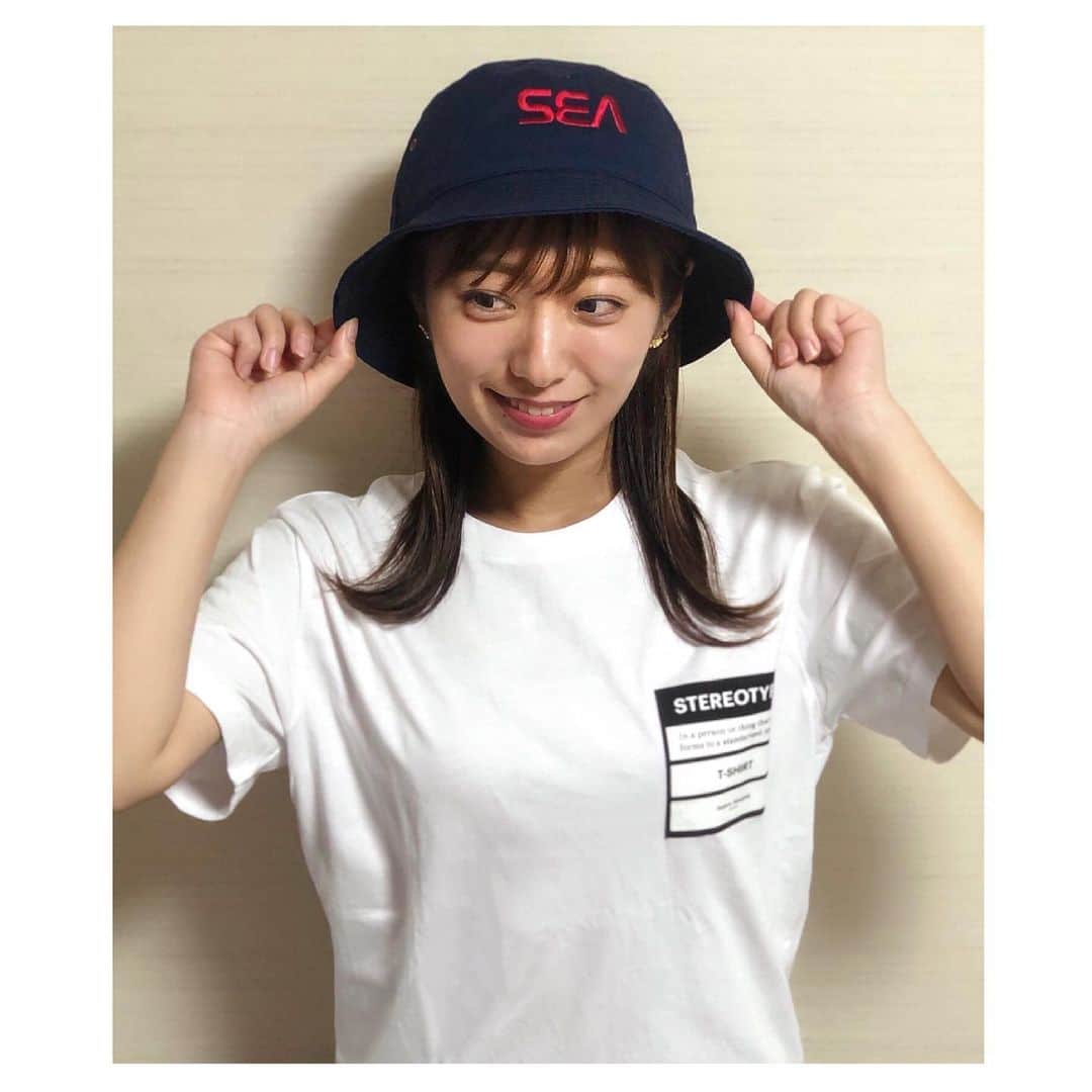 のインスタグラム：「🛼 . 休日はカジュアルな服装が多め🎈 もともと帽子は好きで たくさんコレクションありますが 今シーズンはバケットハット欲が高まってます🥺 . おすすめの帽子があったら 教えてください🌟 . hat: @windandsea_wear  t-shirt: @maisonmargiela  . #休日 #休日コーデ #私服 #ストリートファッション  #帽子 #バケットハット #カジュアル #windandsea  #nasa #margiela」