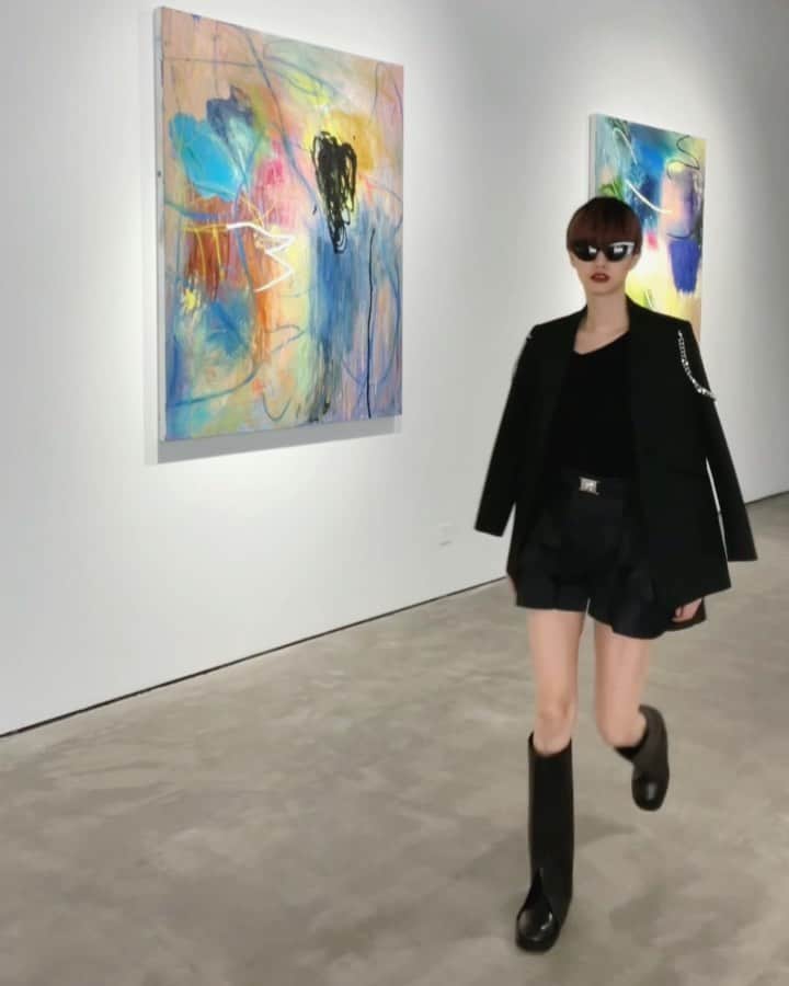 シェンのインスタグラム：「🤗🤗🤗」