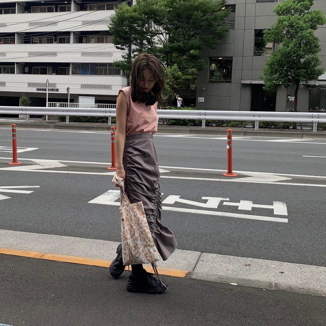川本七海さんのインスタグラム写真 - (川本七海Instagram)「ㅤㅤㅤㅤㅤㅤㅤㅤㅤㅤㅤㅤㅤ 撮影の時に一目惚れしたスカート発売中だよ🤍 @sly_official」6月5日 13時45分 - namikawamoto
