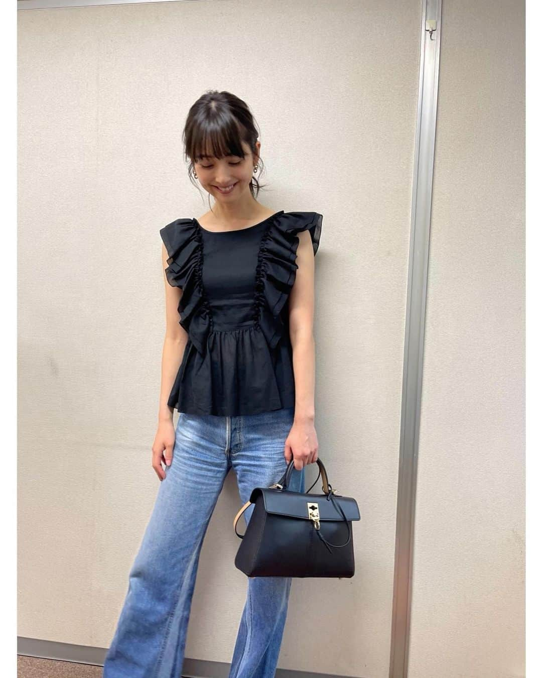 佐々木希さんのインスタグラム写真 - (佐々木希Instagram)「私服。 このtops、大人でも甘い服が着たいなぁと思いデザインしました☺︎ 後ろも程よい肌見せを拘って作ったのに急いでいて写真撮れなかった…😩 是非iNtimiteのサイトで見ていただけたらなと思います🌷  tops#iNtimite」6月5日 13時49分 - nozomisasaki_official