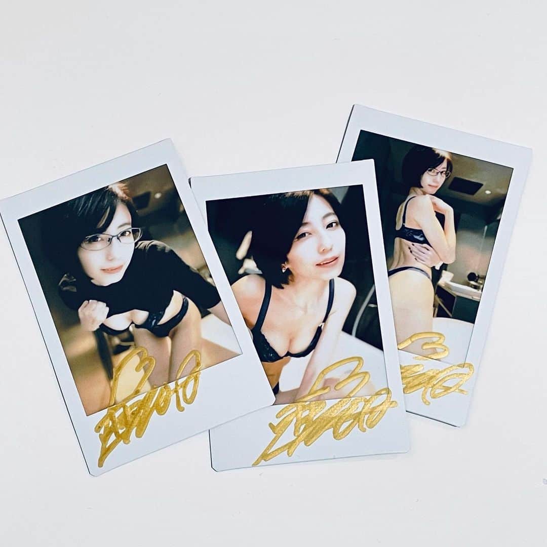 乃亜のインスタグラム：「BOOTHの乃亜通販に新しいチェキが追加されました https://booth.pm/ja/items/3019950」