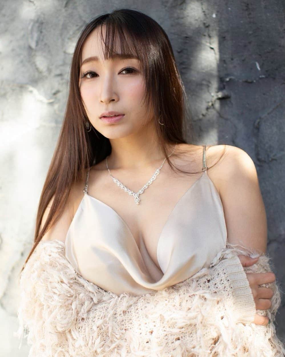のインスタグラム：「・ ・ 週末~！ ・ ・ ・ ・ 蓮実クレアの公式ファンサイト FanCentro 毎日更新中！インスタやTwitter には出ない画像やファンサイトの為だけに撮った動画など✨ https://fancentro.com/kurea_hasumi ・ ・ #蓮実クレア #hasumikurea #fancentromodel  #allprogirls #daytrip #me #instagood  #kureahasumi #javidol #jav #japanesegirl #asianbeauty #asiangirl」