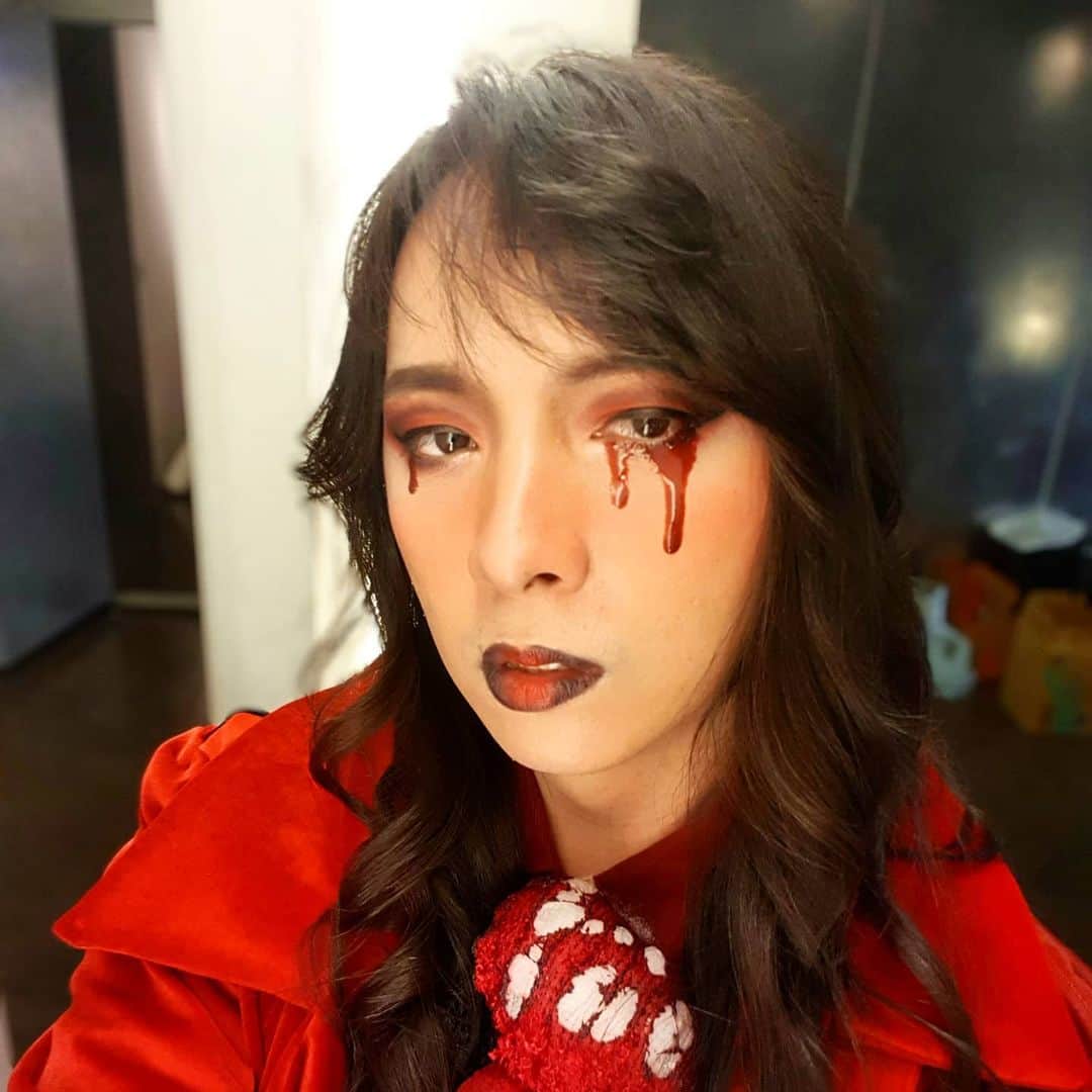 桿子 Drumstickのインスタグラム：「這個流血超中二，但好喜歡XD 佛拉迪米爾Skin的感覺  好想南台灣喔😭 希望疫情趕快過去，再去中南部吃吃玩玩！」