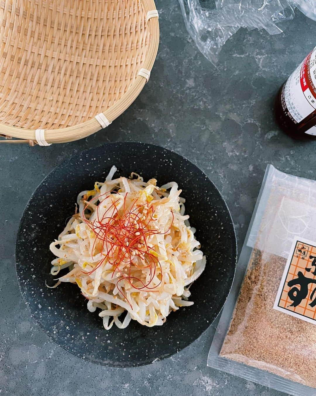 原田沙奈子さんのインスタグラム写真 - (原田沙奈子Instagram)「おうち焼き鳥やろーと思って♡  切り方、刺し方がまだまだ…だけど。 愛情はこもってるということで🤲  #お料理」6月5日 16時32分 - sanakoharada