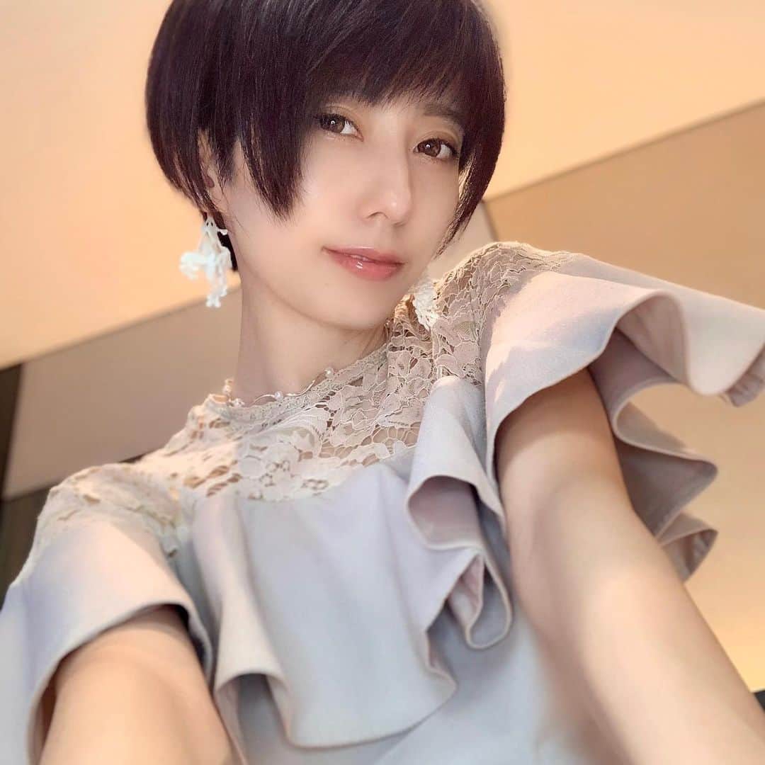 乃亜のインスタグラム：「❤︎ ・ ・ ・ #portrait #shotting #Japanesegirl #followme #selfie #ショートヘア  #自撮り #グラビア #被写体  #インスタグラビア」