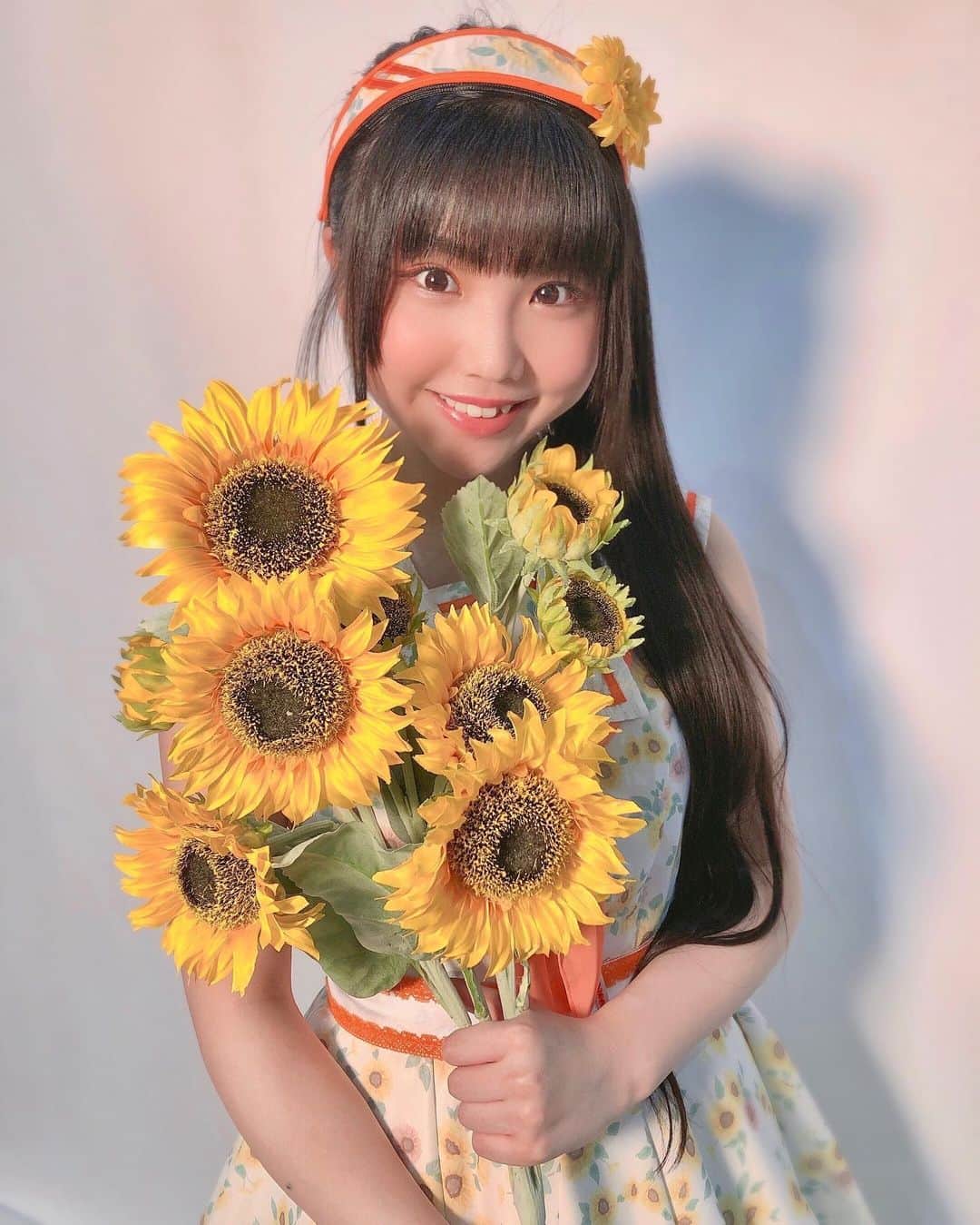 北川愛乃さんのインスタグラム写真 - (北川愛乃Instagram)「ひまわり🌻𓂃 𓈒𓏸◌  #ひまわり  #初夏  #sunflower  #summer  #yellow  #orange」6月5日 16時58分 - kitagawayoshino