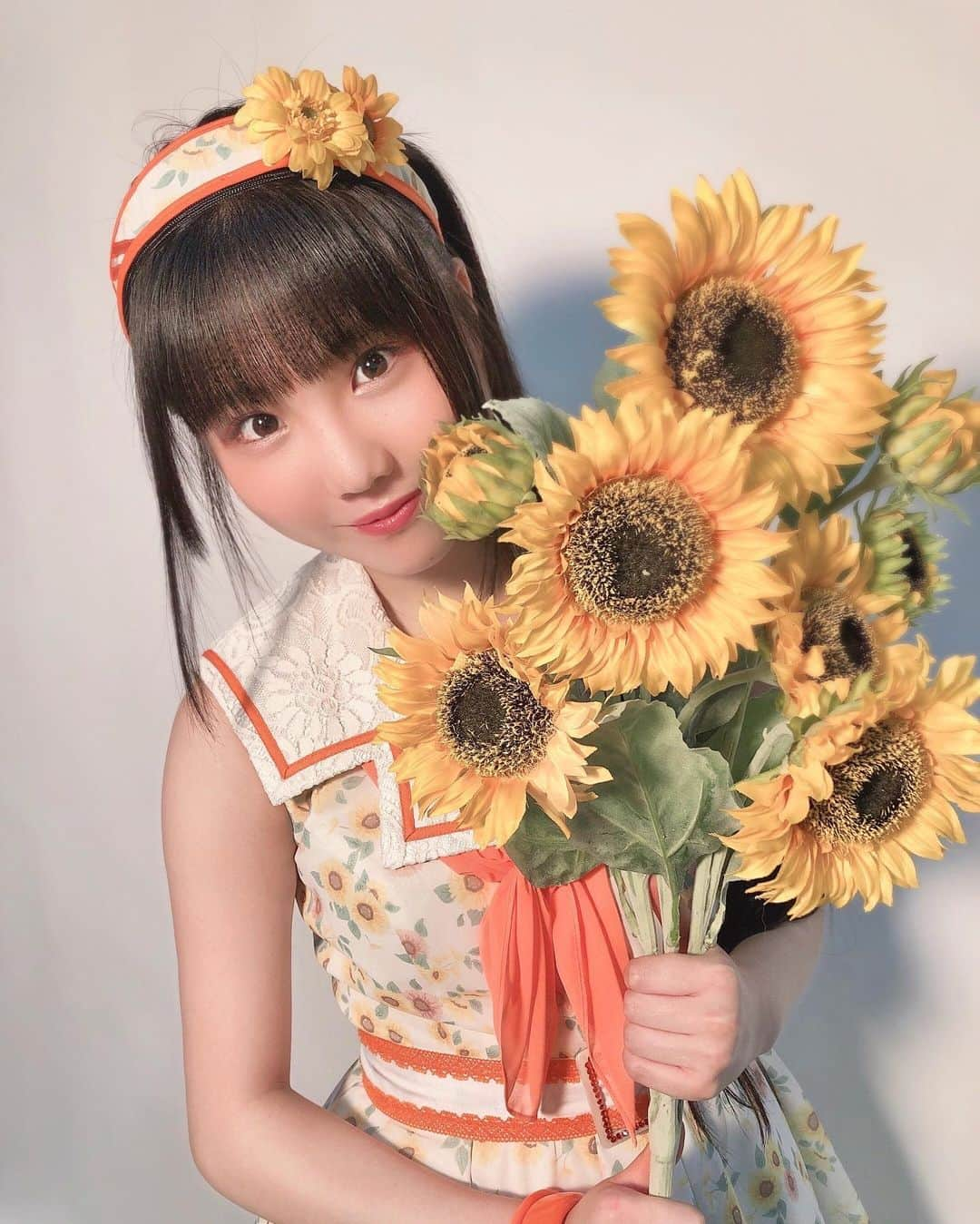 北川愛乃さんのインスタグラム写真 - (北川愛乃Instagram)「ひまわり🌻𓂃 𓈒𓏸◌  #ひまわり  #初夏  #sunflower  #summer  #yellow  #orange」6月5日 16時58分 - kitagawayoshino