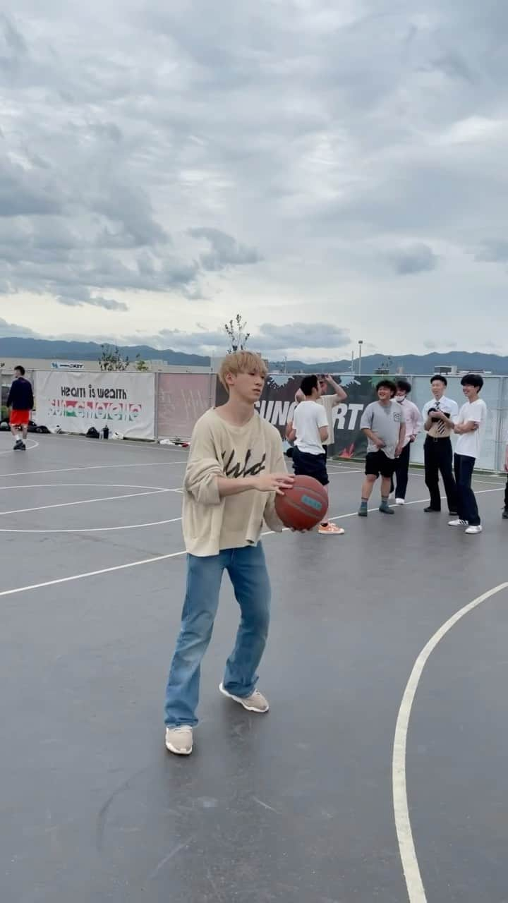 ともやんのインスタグラム：「Chill Basketball🏝 #basketballneverstops #Basketball#Tomoyan」