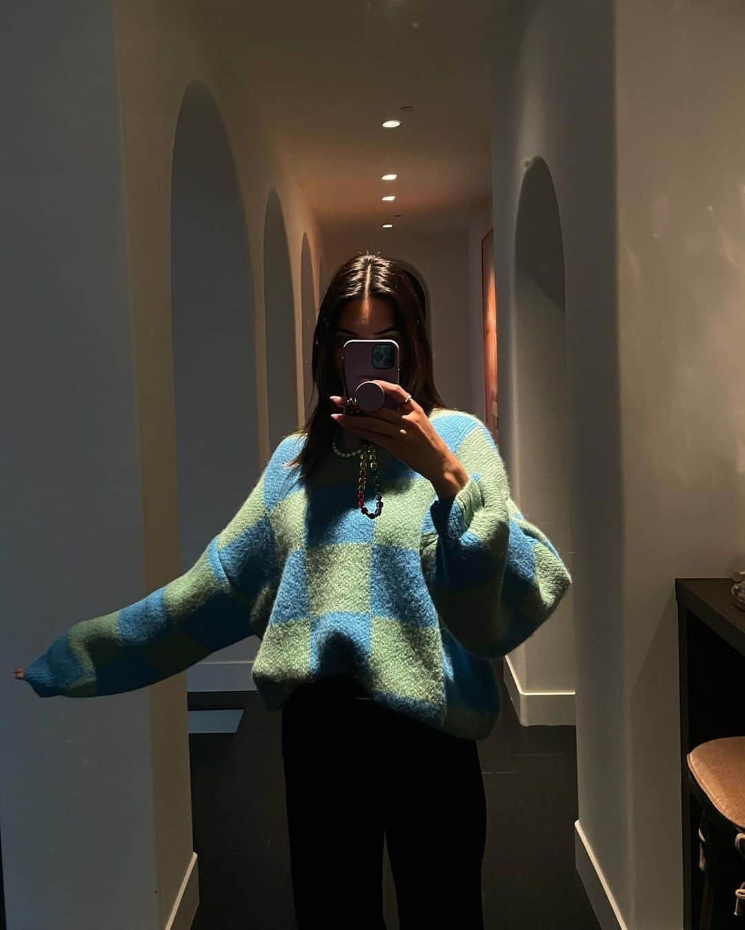 ケンダル・ジェンナーさんのインスタグラム写真 - (ケンダル・ジェンナーInstagram)「this sweater gets me」6月6日 3時05分 - kendalljenner