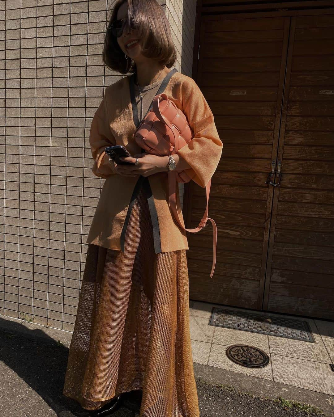 黒石奈央子さんのインスタグラム写真 - (黒石奈央子Instagram)「働き服。 ラメなスカートはショーパンのペチコート付きでシアー感が可愛いのです。 メッシュなウエストシェイプなトップスも新作やねん♪  tops ameri 6/25 skirt ameri 6/8 shoes  ameri 秋冬 bag  @newbottega  . .  @ameri_shinjuku @amerivintage @ameri_daikanyama @ameri.shinsaibashi  @ameri_omotesando #ameri#amerivintage #fashion #vintagefashion #coordinate#ootd#outfit#osanposnap #705_outfit #大人ファッション #大人コーディネート #大人スタイル #modestyle #modefashion#modecasual」6月5日 19時06分 - blackstone705