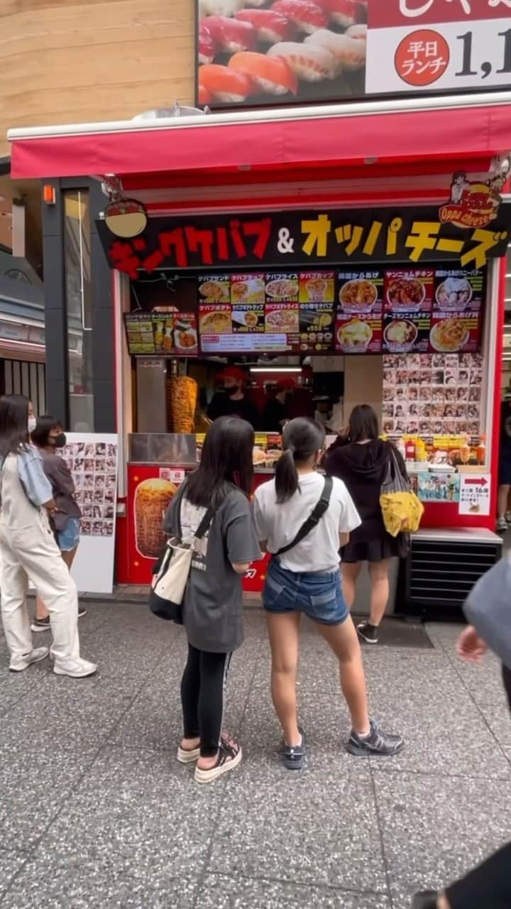 キングケバブ店長のインスタグラム：「埼玉県 所沢駅西口から徒歩1分🚶‍♂️プロペ通り商店街に#キングケバブandオッパチーズ があります😉👍🥙#リール動画 #キングケバブ店長 #おすすめ動画」