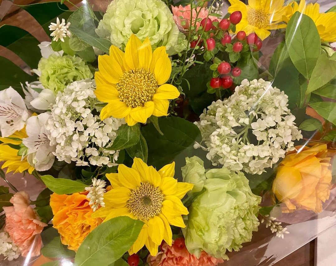 土性沙羅さんのインスタグラム写真 - (土性沙羅Instagram)「松阪市役所様から素敵なお花を頂きました💐  ありがとうございます！☺️」6月5日 19時22分 - sara.dosho